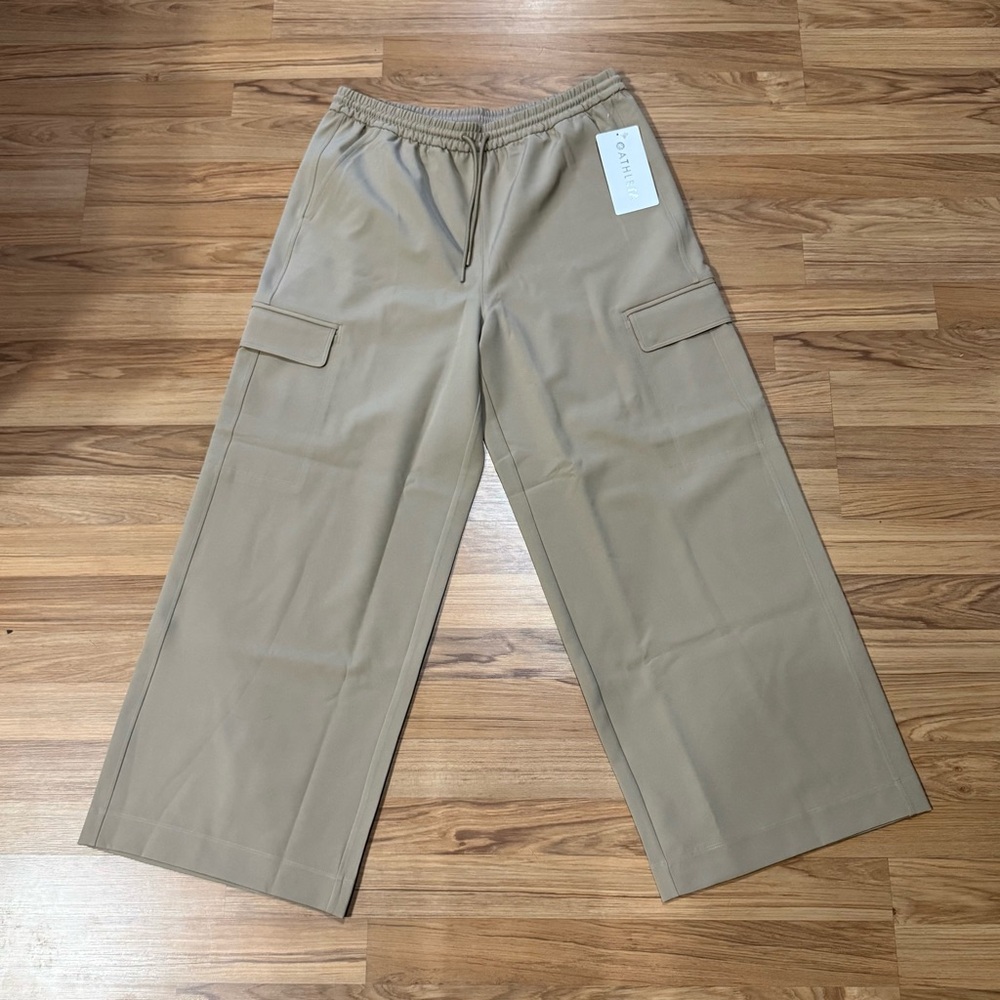 Women’s Athleta Proenade Cargo Pant in Tan Size Medium PETITE NWT
